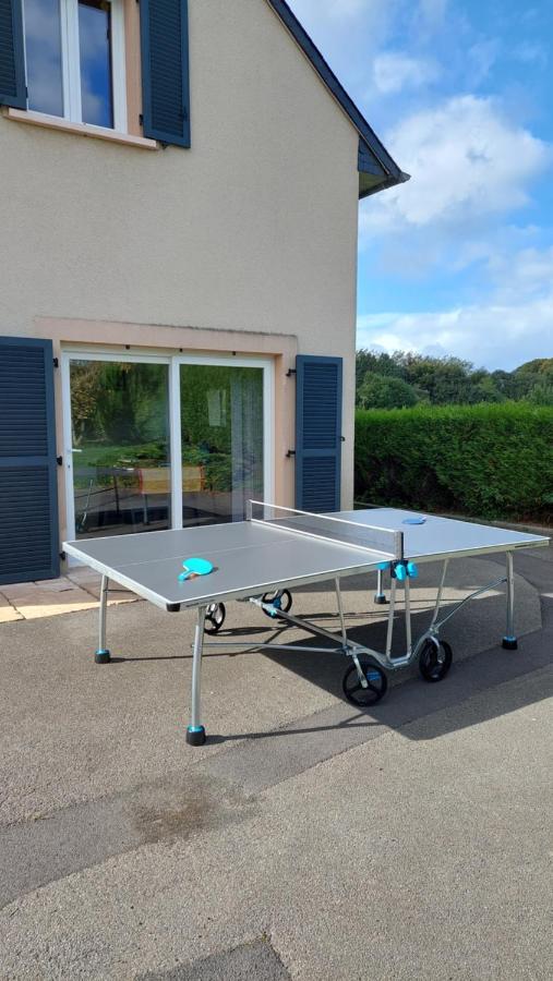 Le So Art, Grande Maison 4 Chambres, Terrain De Petanque, Grand Jardin Clos, Flipper, Babyfoot, Jeux Arcade, Ping Pong,1 Km Mer, Proche Golf, Port En Bessin, Bayeux Et Plages Du Debarquement, Adaptee Enfants Commes Eksteriør bilde