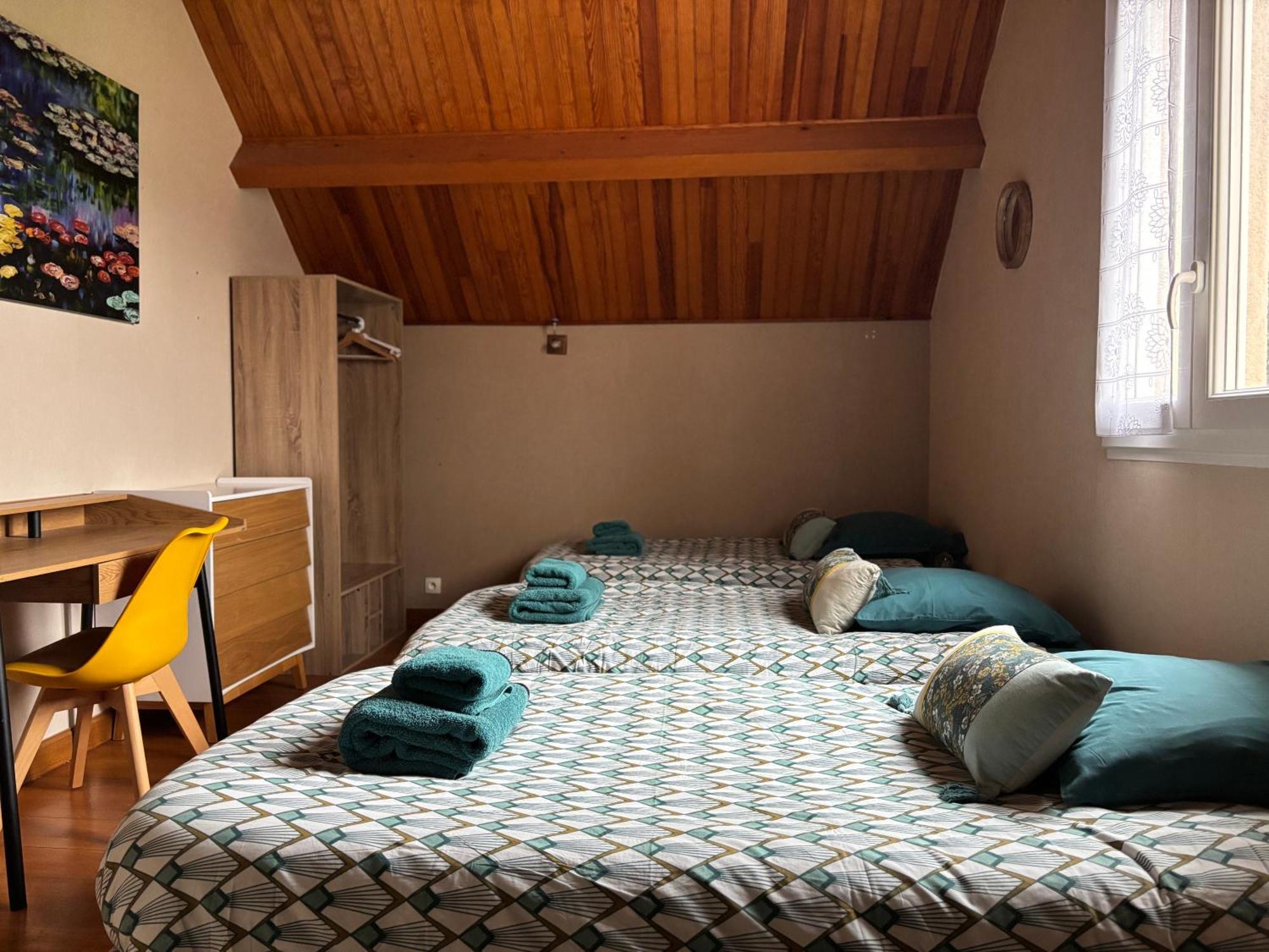 Le So Art, Grande Maison 4 Chambres, Terrain De Petanque, Grand Jardin Clos, Flipper, Babyfoot, Jeux Arcade, Ping Pong,1 Km Mer, Proche Golf, Port En Bessin, Bayeux Et Plages Du Debarquement, Adaptee Enfants Commes Eksteriør bilde