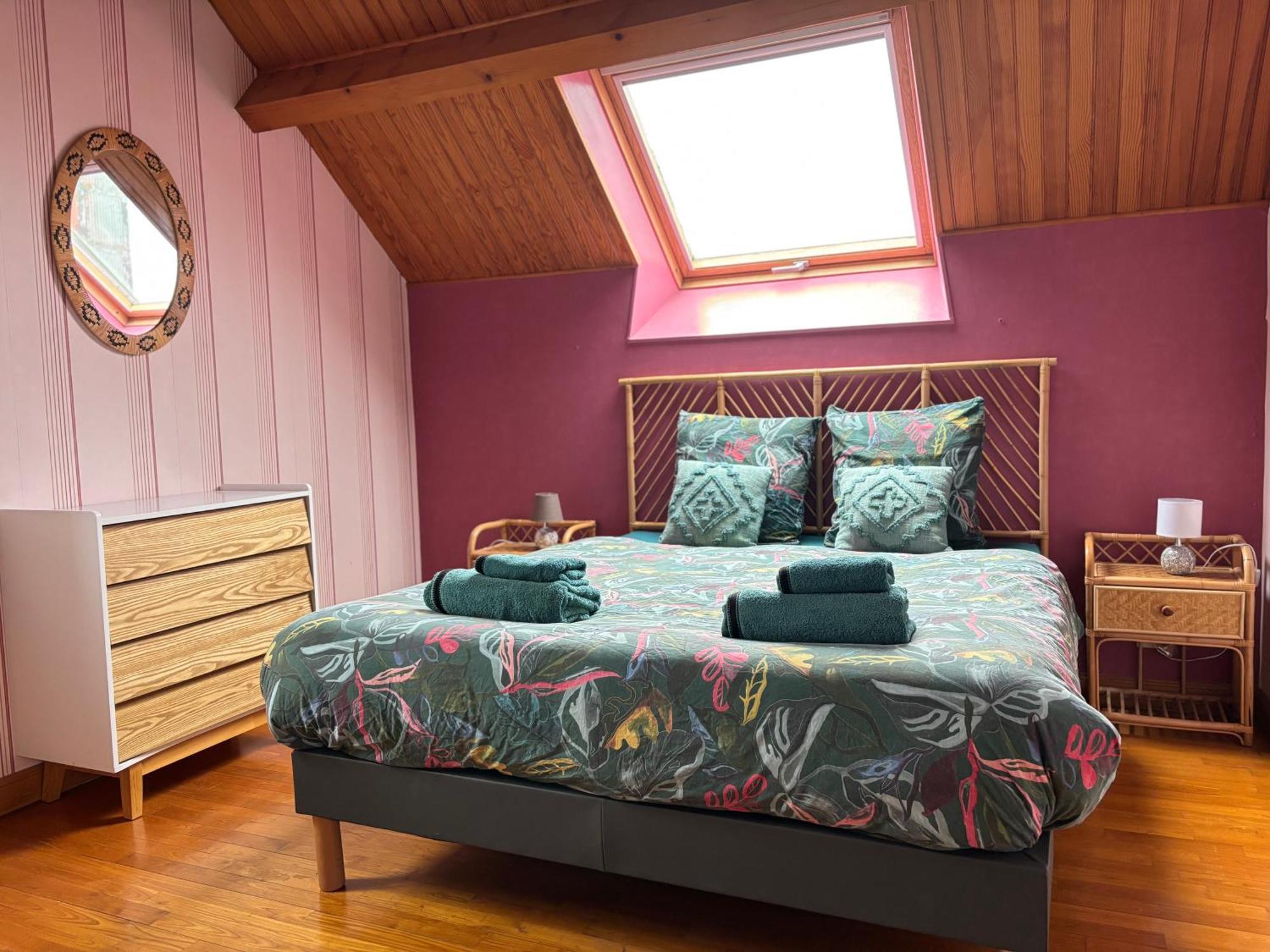 Le So Art, Grande Maison 4 Chambres, Terrain De Petanque, Grand Jardin Clos, Flipper, Babyfoot, Jeux Arcade, Ping Pong,1 Km Mer, Proche Golf, Port En Bessin, Bayeux Et Plages Du Debarquement, Adaptee Enfants Commes Eksteriør bilde